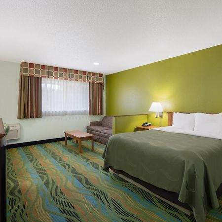 Quality Inn & Suites Medford Airport Eksteriør billede