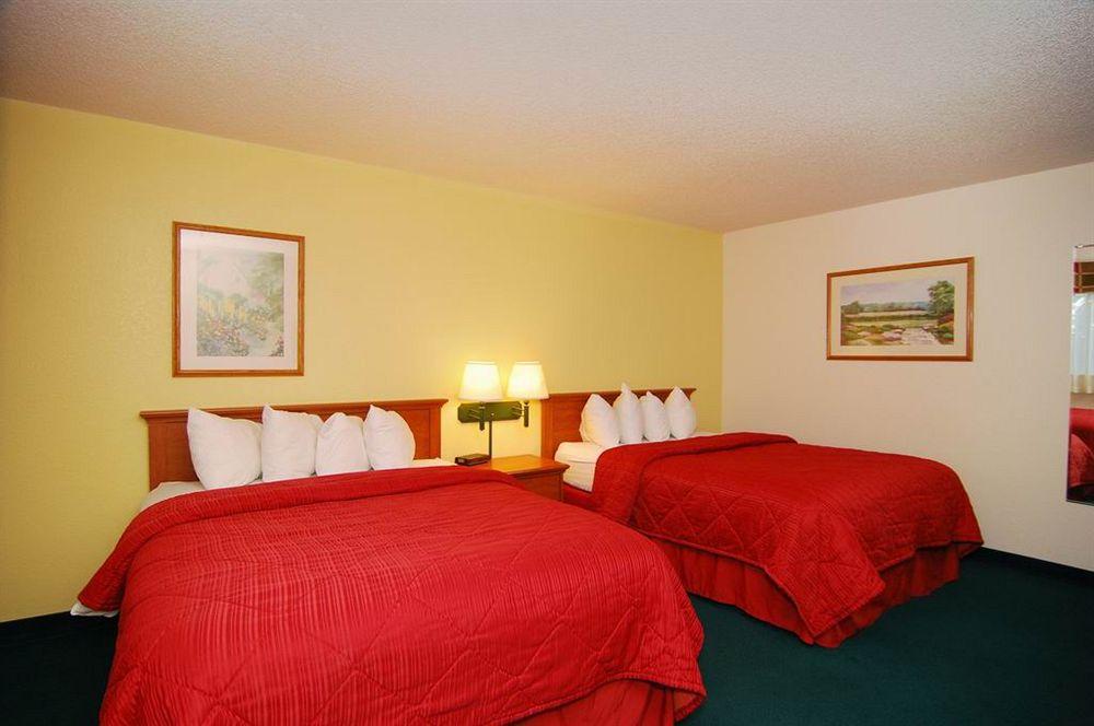 Quality Inn & Suites Medford Airport Eksteriør billede
