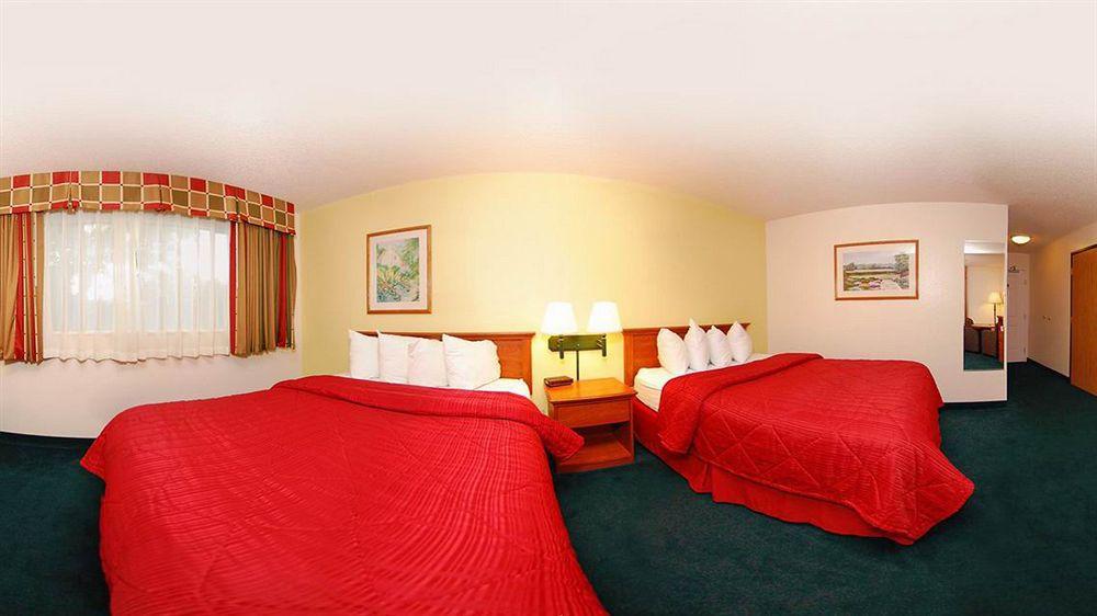 Quality Inn & Suites Medford Airport Eksteriør billede