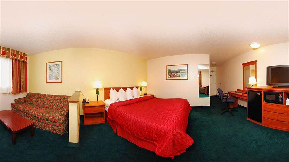 Quality Inn & Suites Medford Airport Eksteriør billede