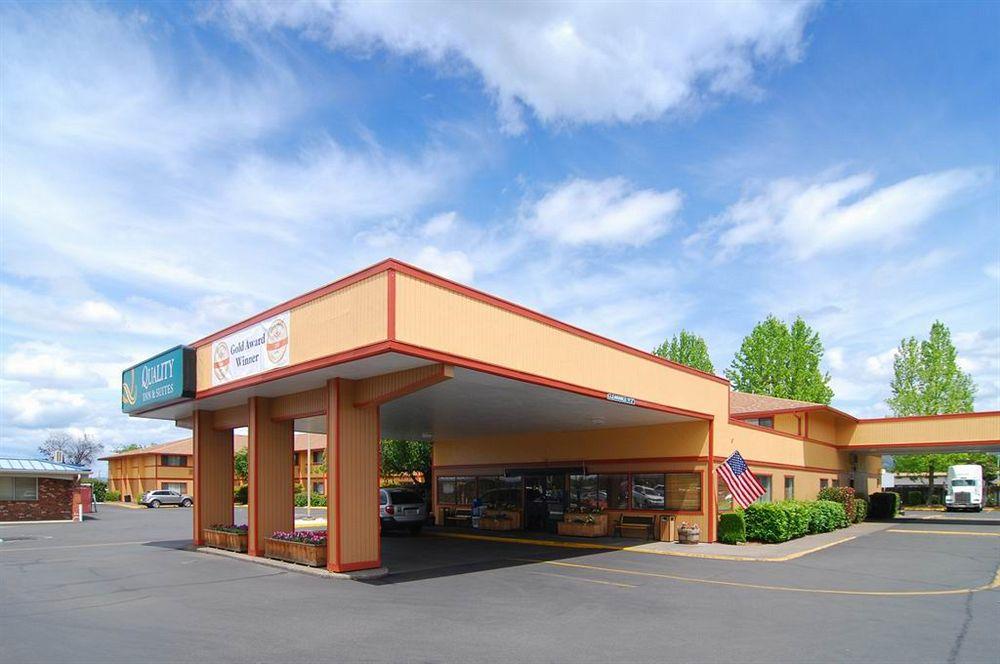 Quality Inn & Suites Medford Airport Eksteriør billede