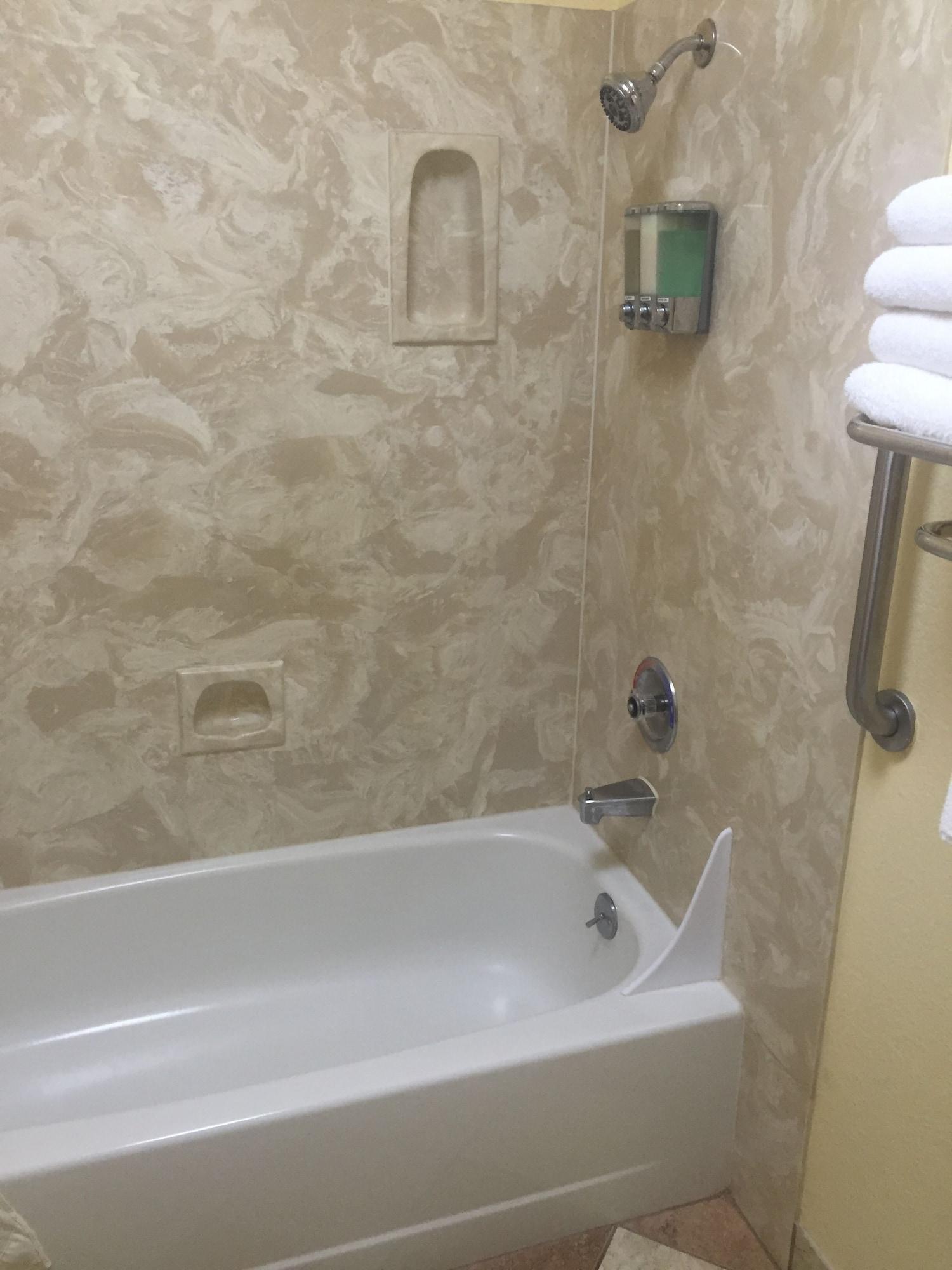Quality Inn & Suites Medford Airport Eksteriør billede