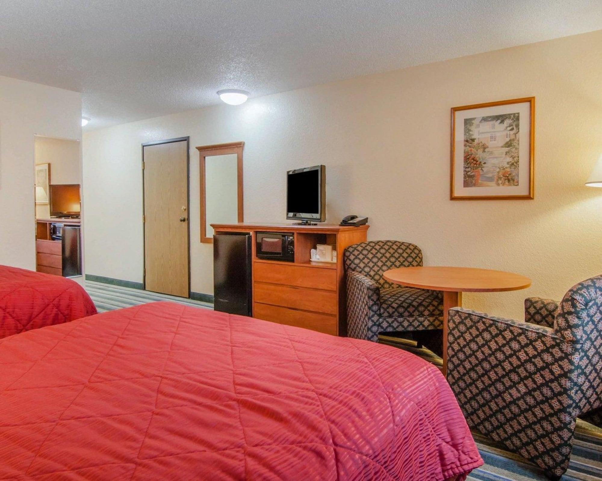 Quality Inn & Suites Medford Airport Eksteriør billede