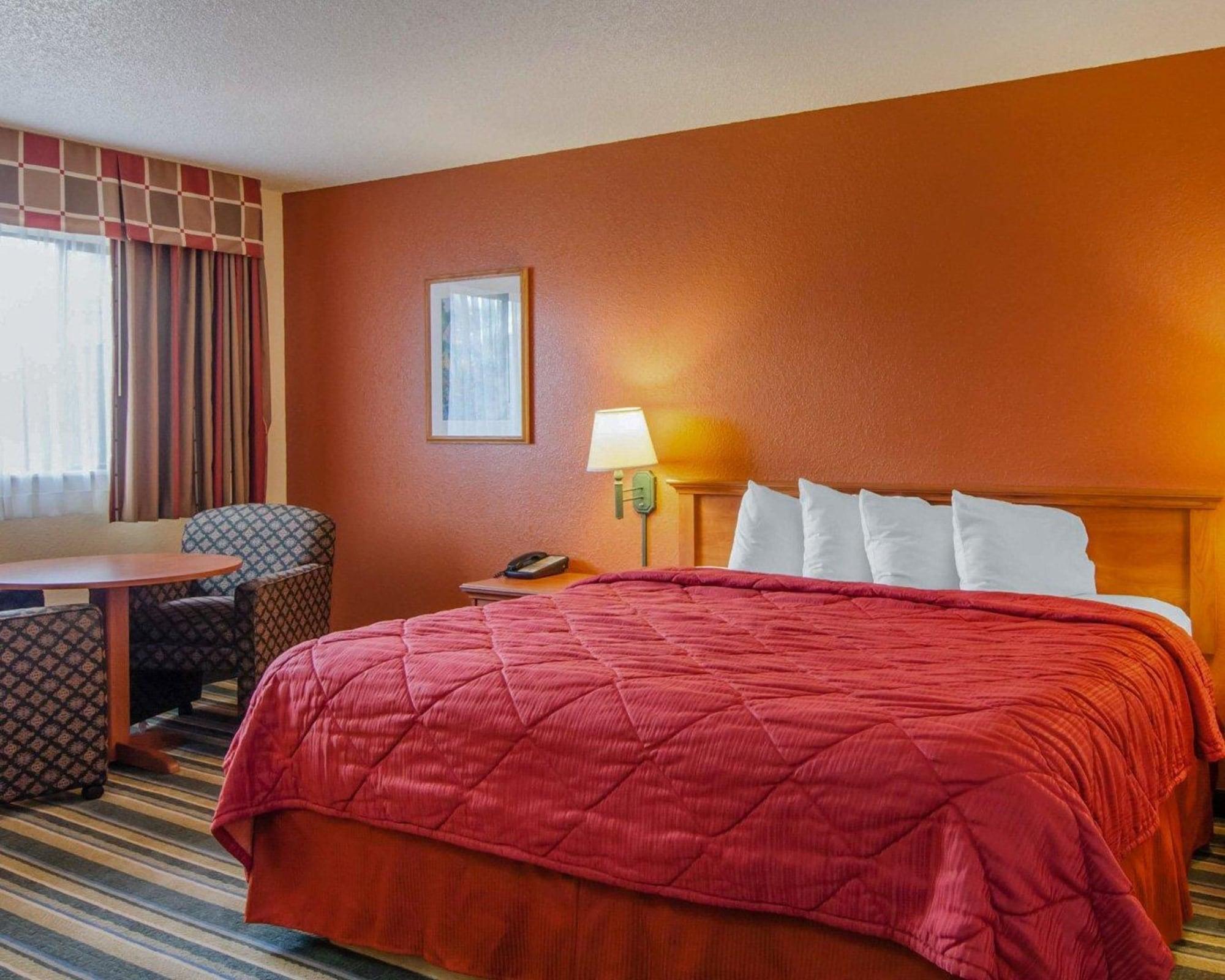 Quality Inn & Suites Medford Airport Eksteriør billede