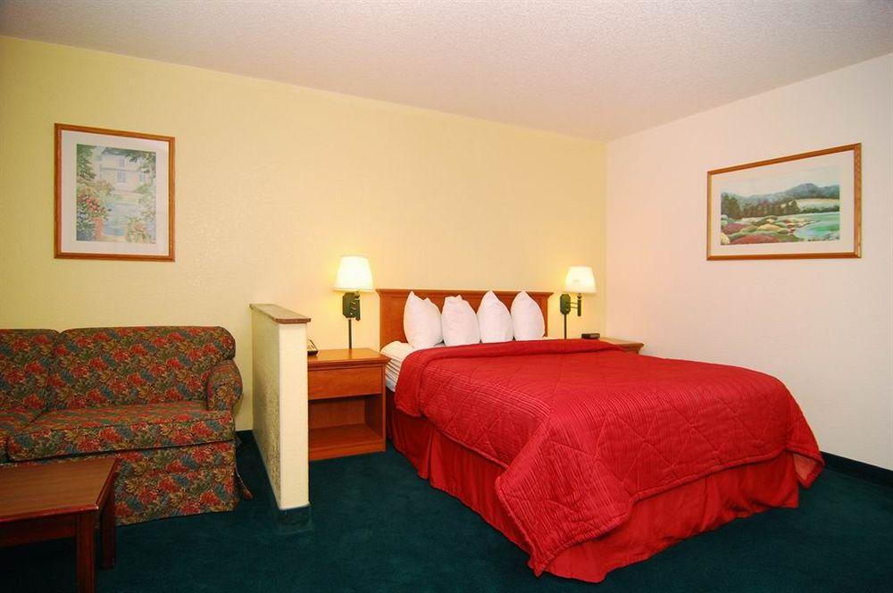 Quality Inn & Suites Medford Airport Eksteriør billede