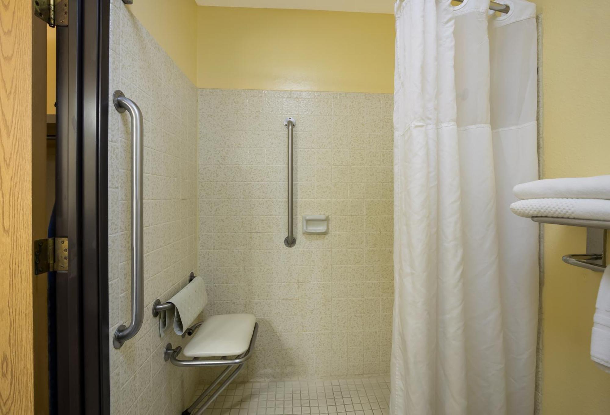 Quality Inn & Suites Medford Airport Eksteriør billede