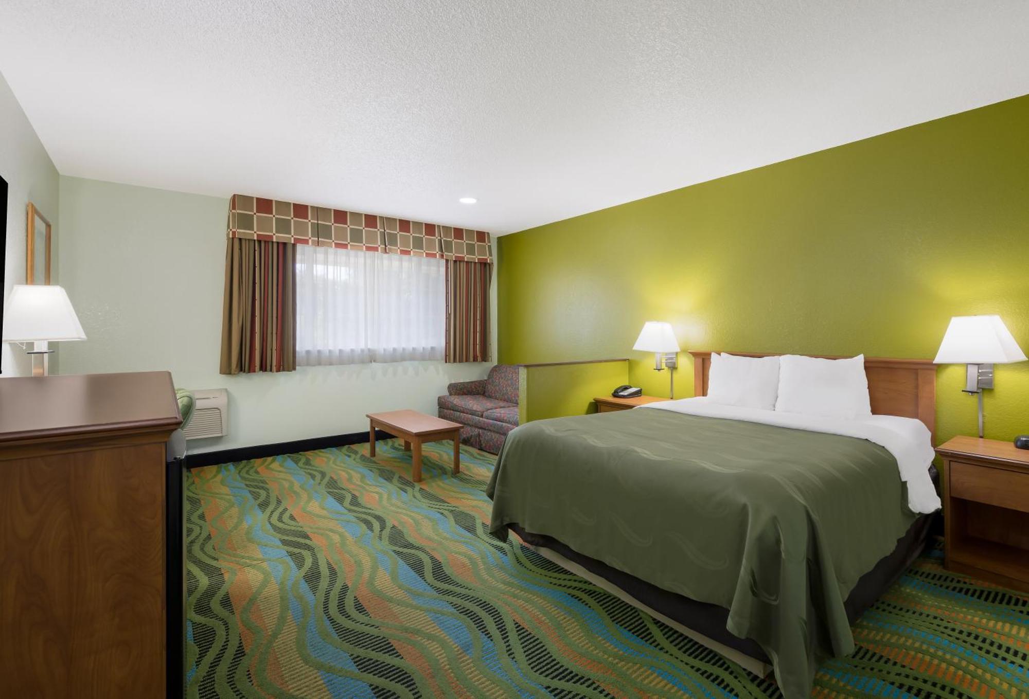 Quality Inn & Suites Medford Airport Eksteriør billede