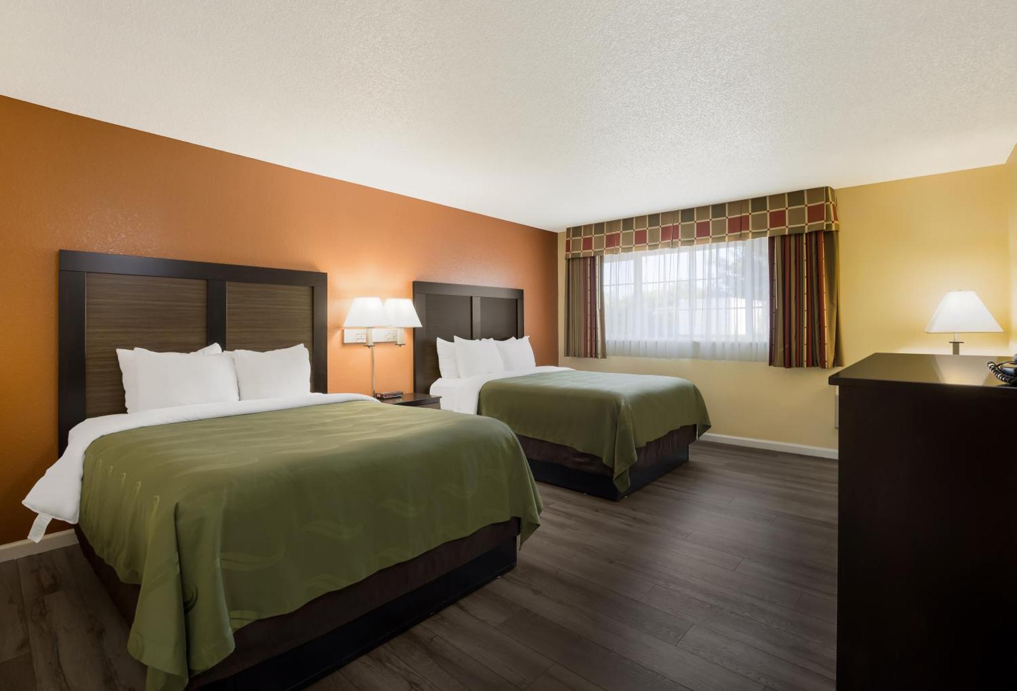 Quality Inn & Suites Medford Airport Eksteriør billede