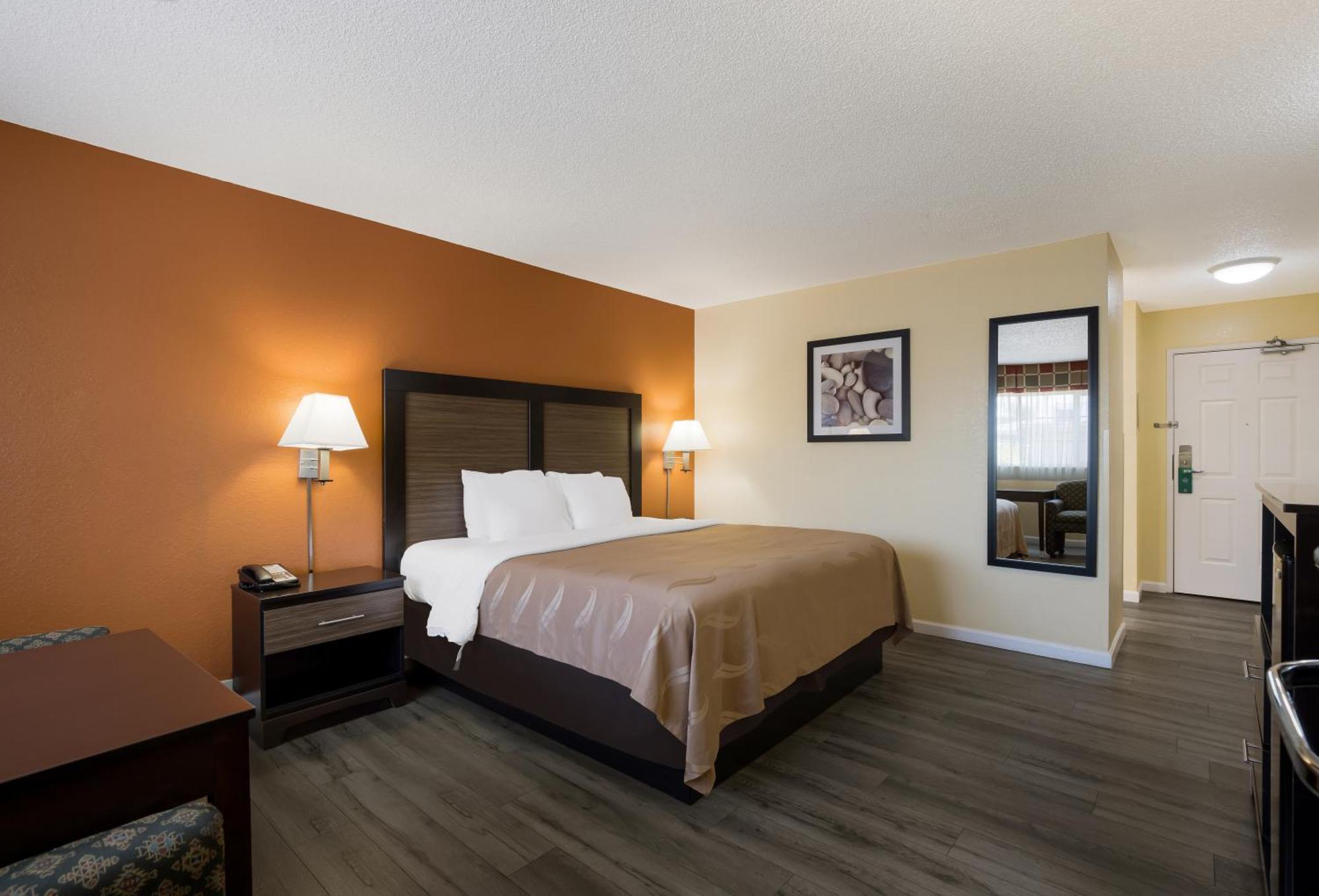 Quality Inn & Suites Medford Airport Eksteriør billede