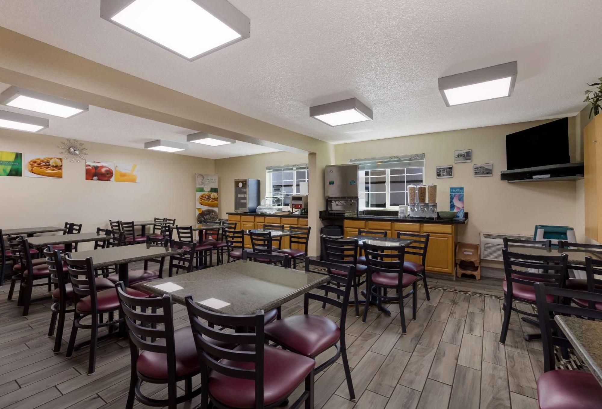 Quality Inn & Suites Medford Airport Eksteriør billede