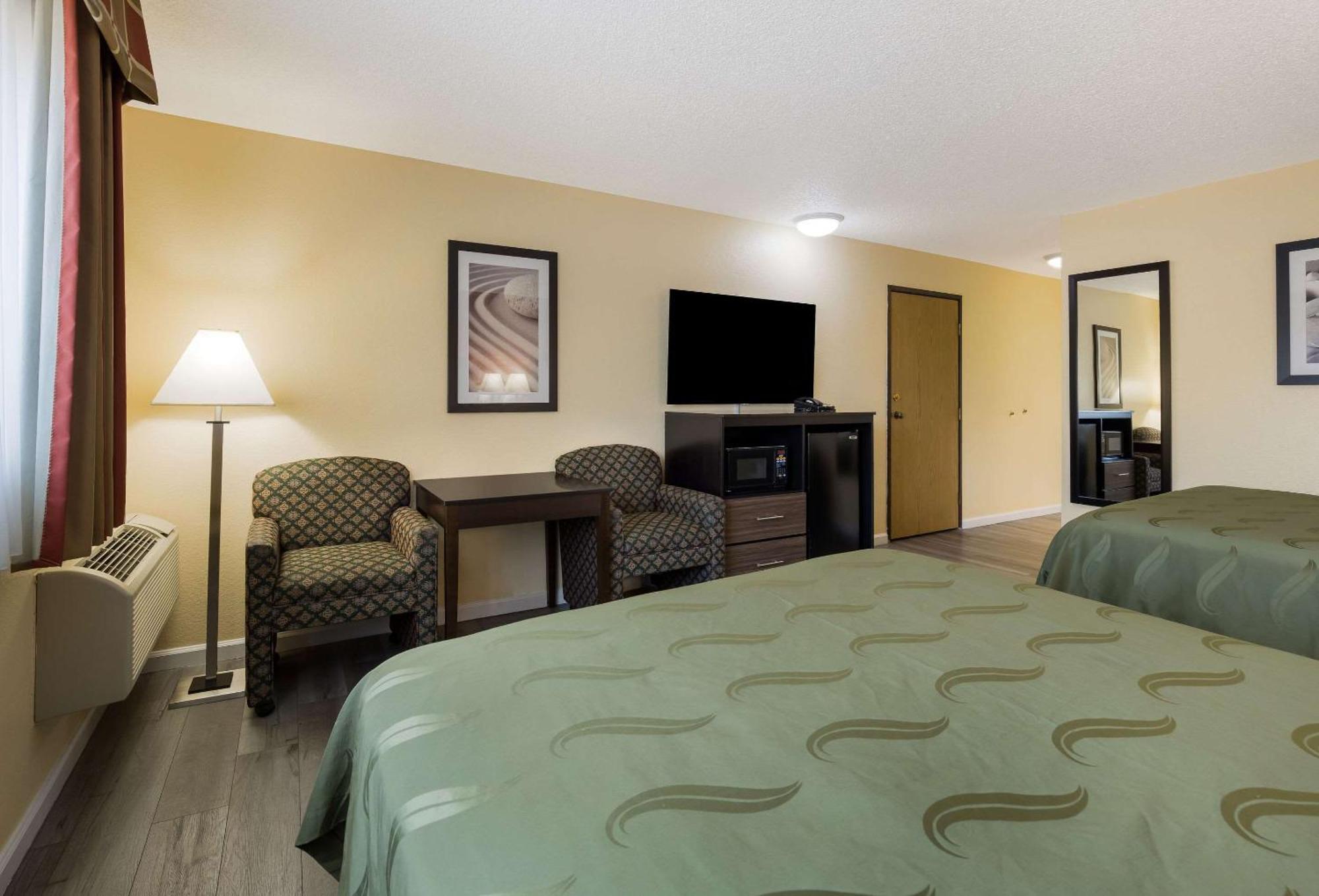 Quality Inn & Suites Medford Airport Eksteriør billede