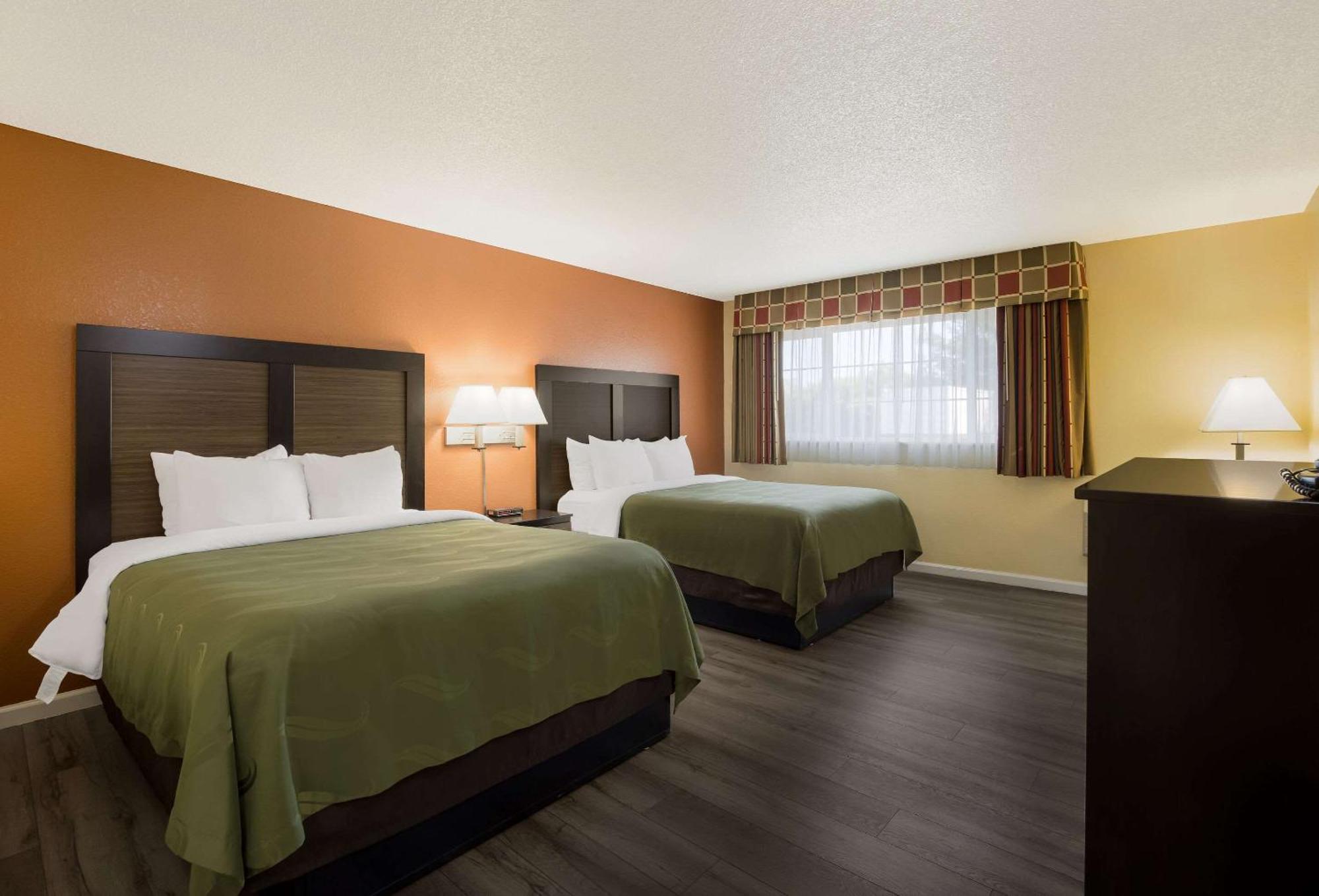 Quality Inn & Suites Medford Airport Eksteriør billede