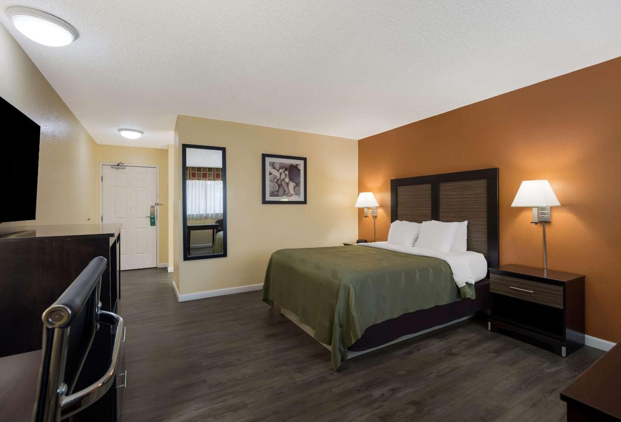 Quality Inn & Suites Medford Airport Eksteriør billede