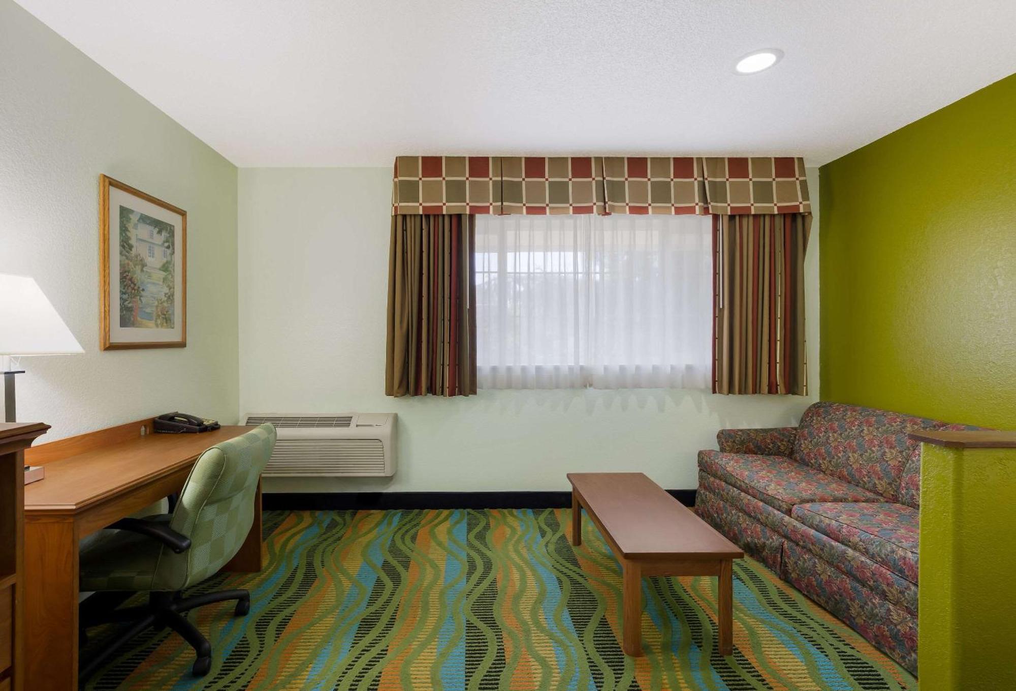 Quality Inn & Suites Medford Airport Eksteriør billede