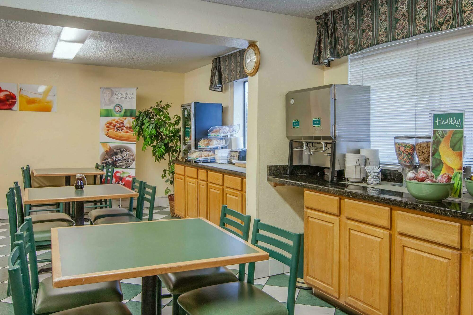 Quality Inn & Suites Medford Airport Eksteriør billede