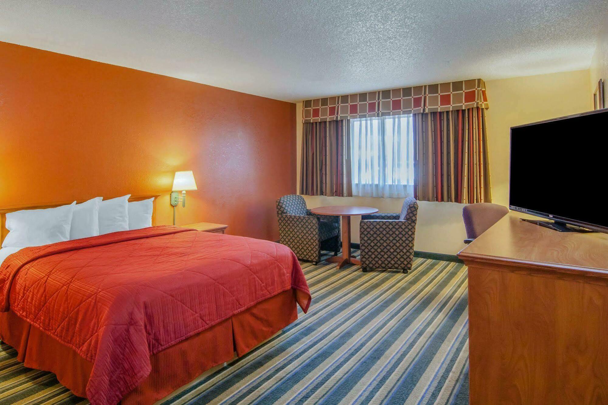Quality Inn & Suites Medford Airport Eksteriør billede