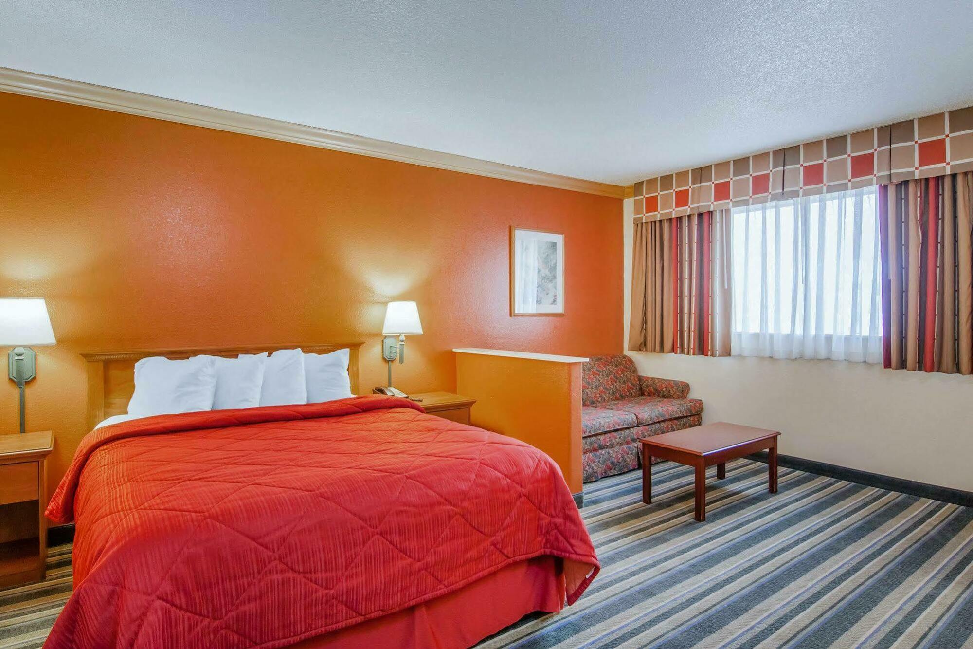Quality Inn & Suites Medford Airport Eksteriør billede