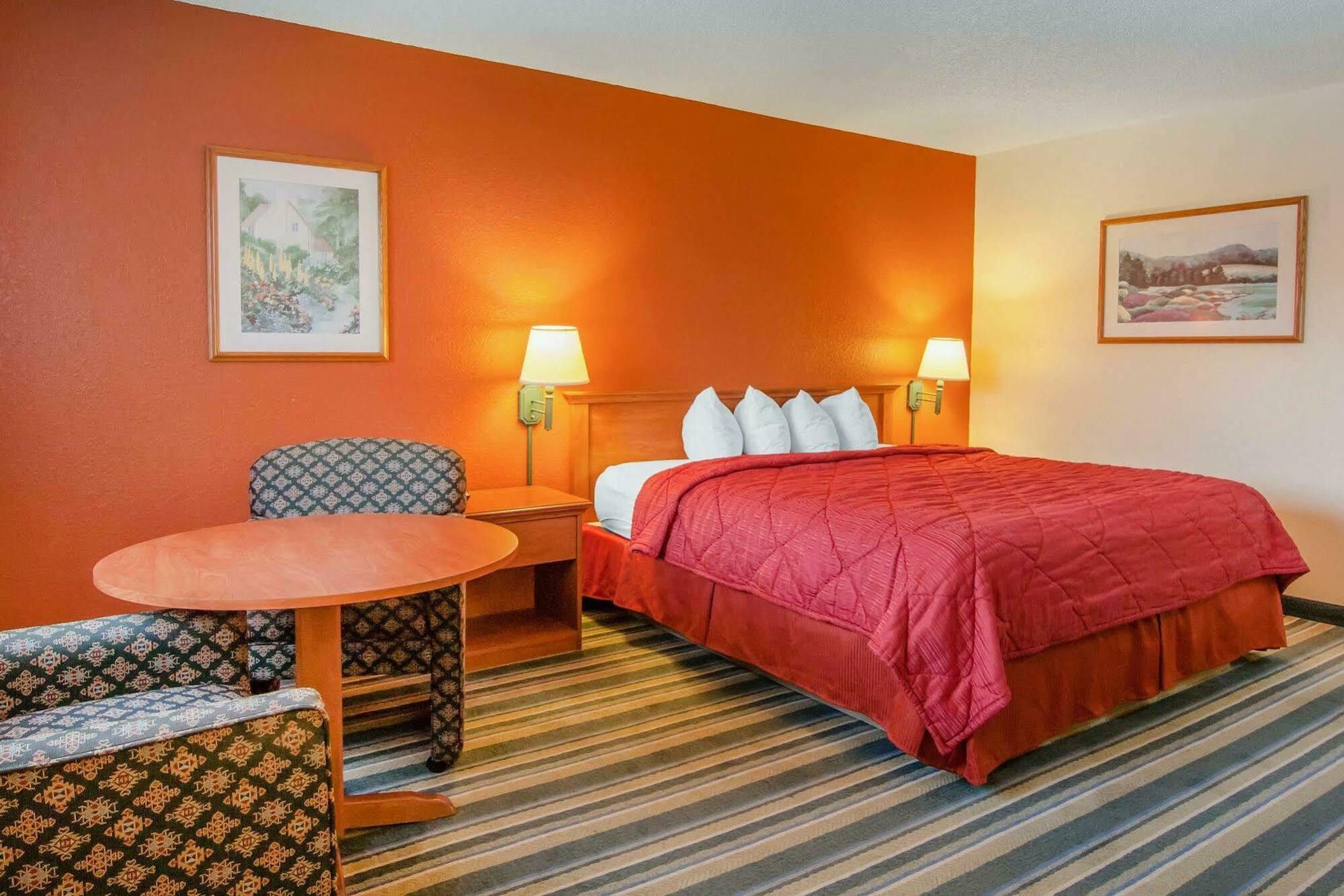 Quality Inn & Suites Medford Airport Eksteriør billede