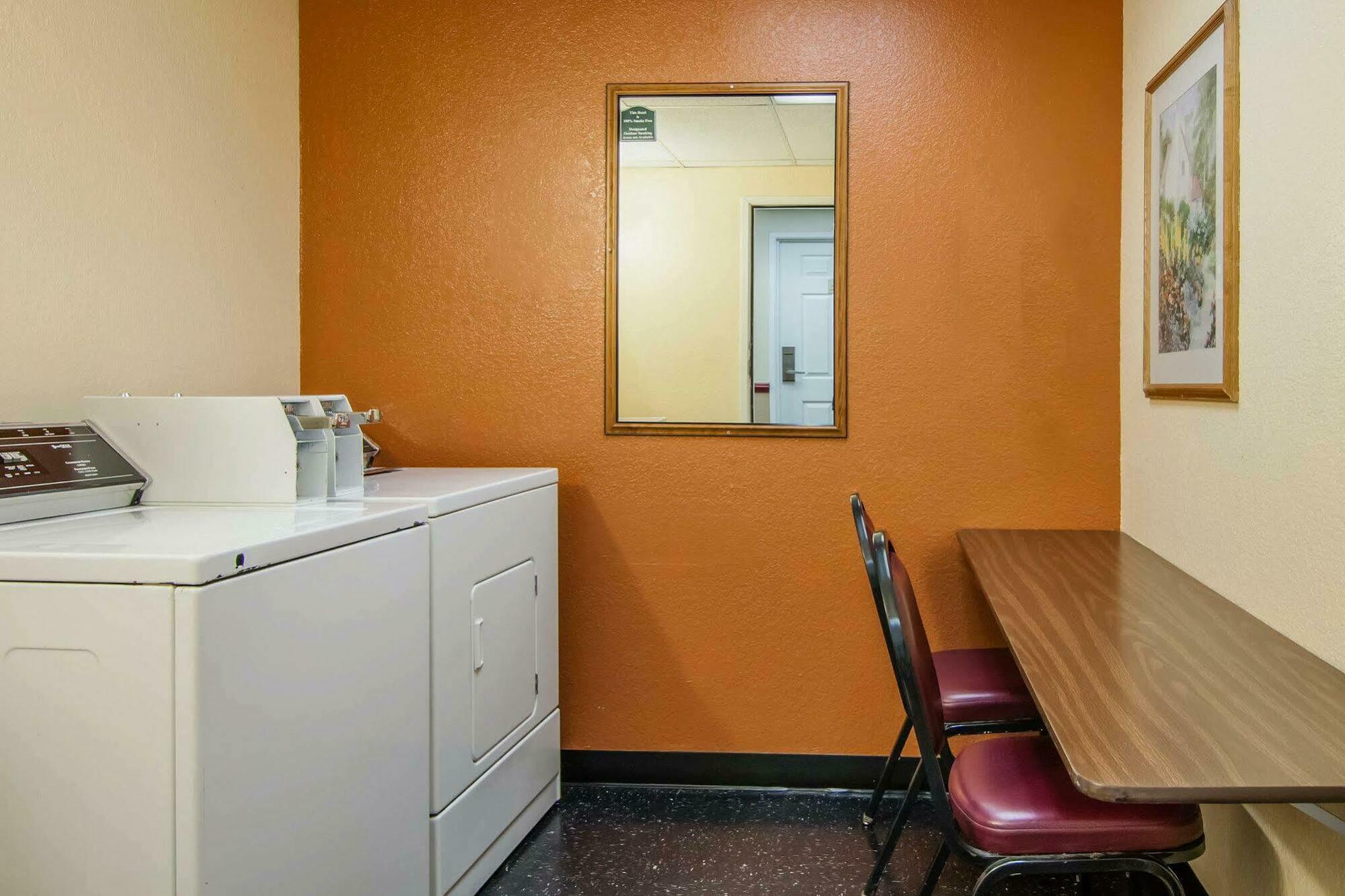 Quality Inn & Suites Medford Airport Eksteriør billede