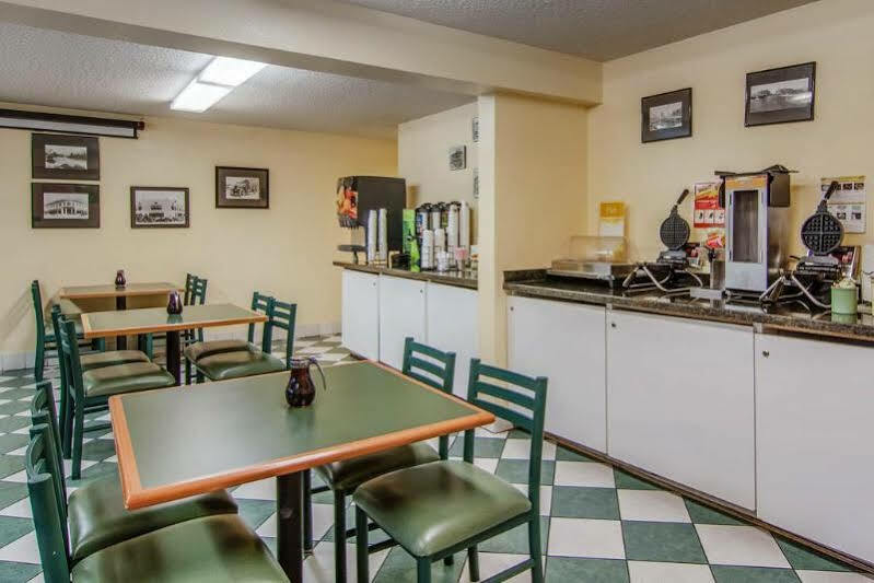 Quality Inn & Suites Medford Airport Eksteriør billede